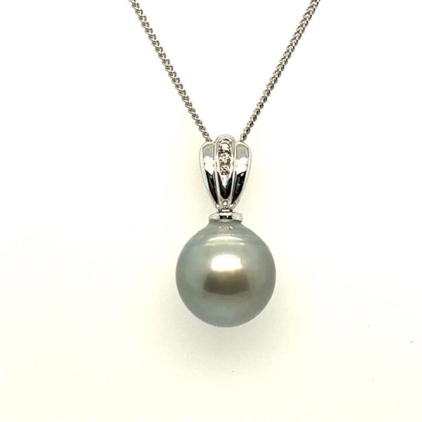 9ct white gold 15mm Tahitian pearl & diamond pendant