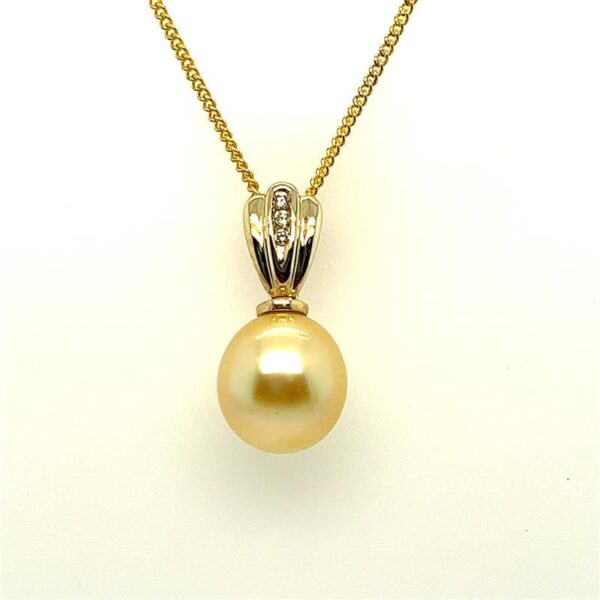 9ct gold 11mm gold South Sea pearl & diamond pendant